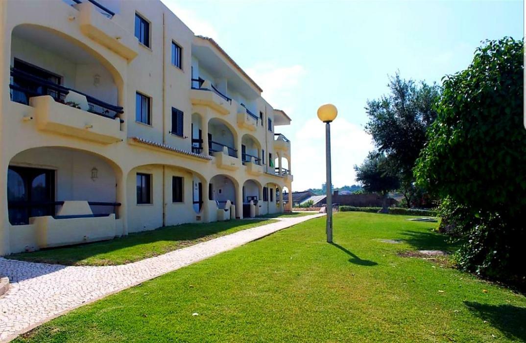 Casa Do Patio Amarelo Apartment Alvor Luaran gambar